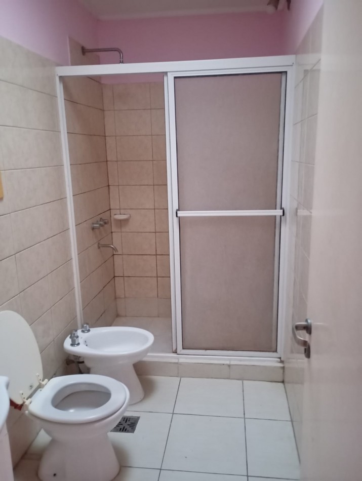 SE ALQUILA DPTO 2 DORMITORIOS CON COCHERA