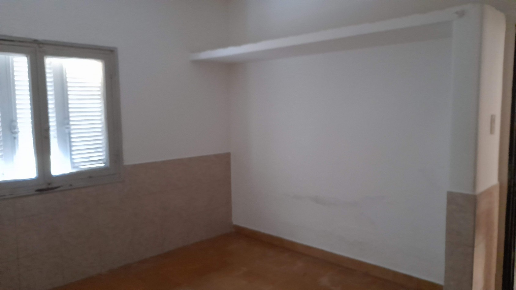 SE ALQUILA CASA DE 2 DORMITORIOS B MOSCONI