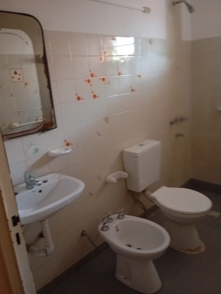 SE ALQUILA CASA DE 3 DORMITORIOS CON SPLITS
