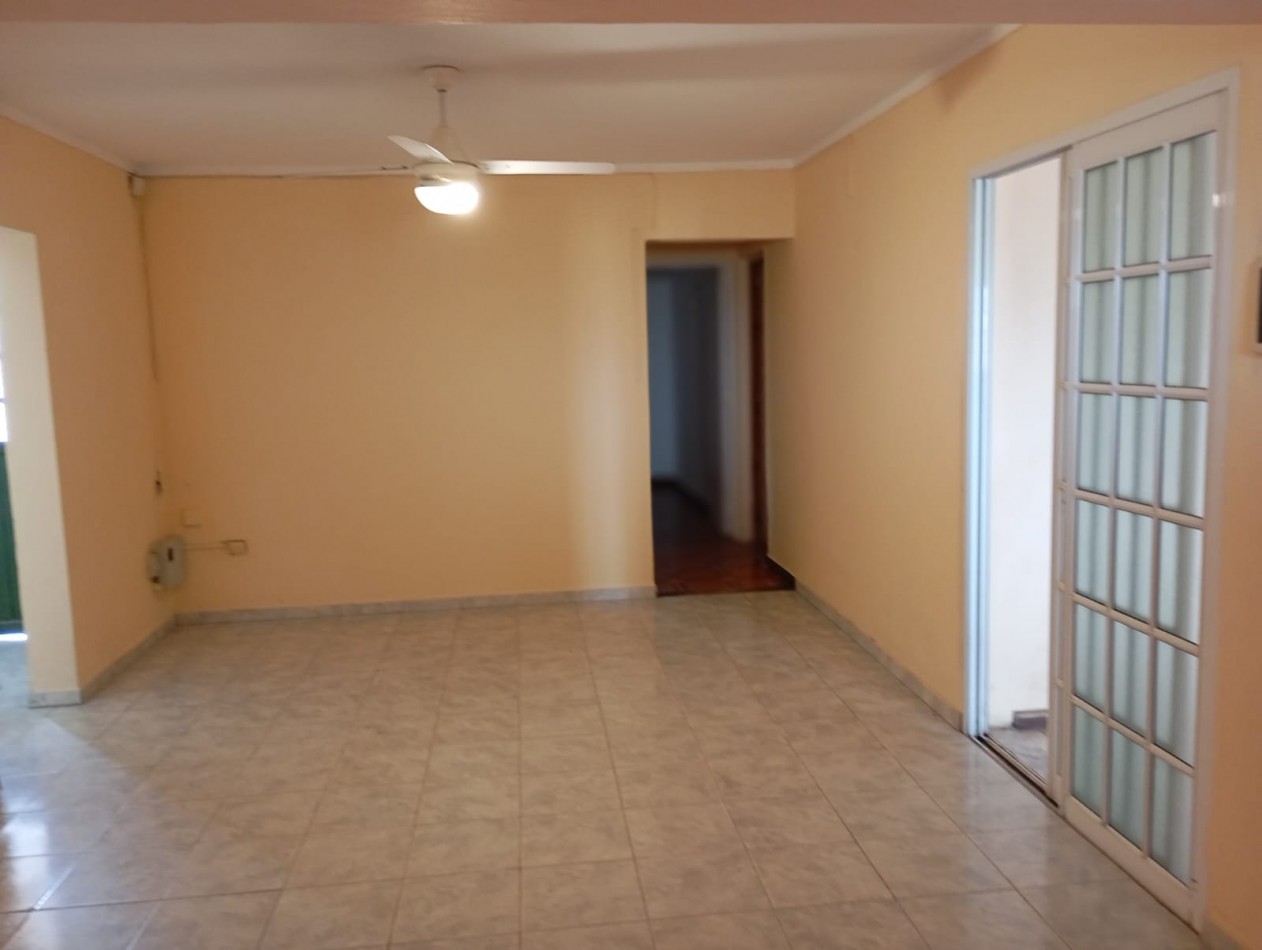 SE ALQUILA CASA DE 3 DORMITORIOS CON SPLITS