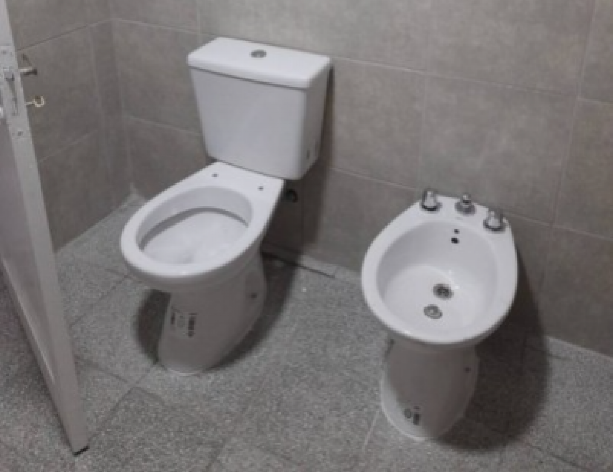 SE ALQUILA CASA INTERNA B 9 DE JULIO