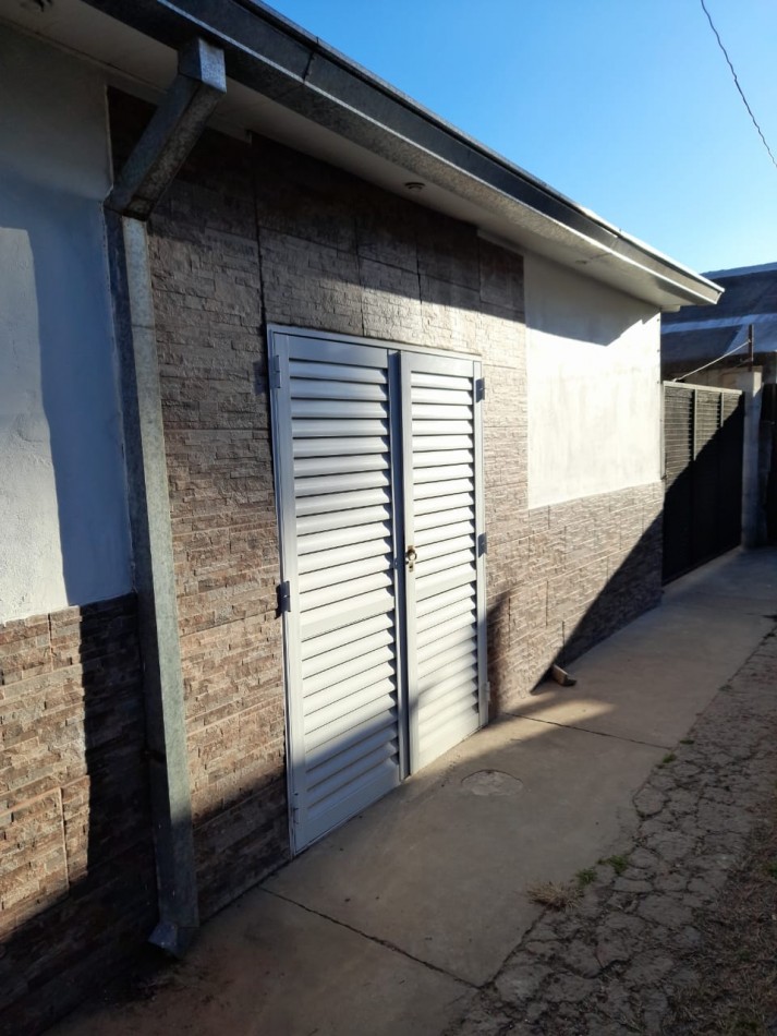 SE ALQUILA casa interna en Villa del Parque