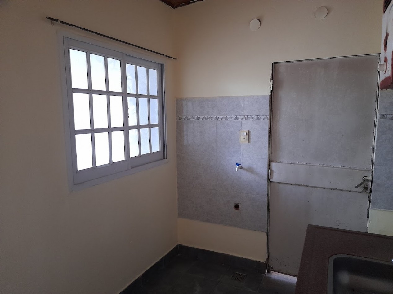 SE ALQUILA CASA DE DOS DORMITORIOS