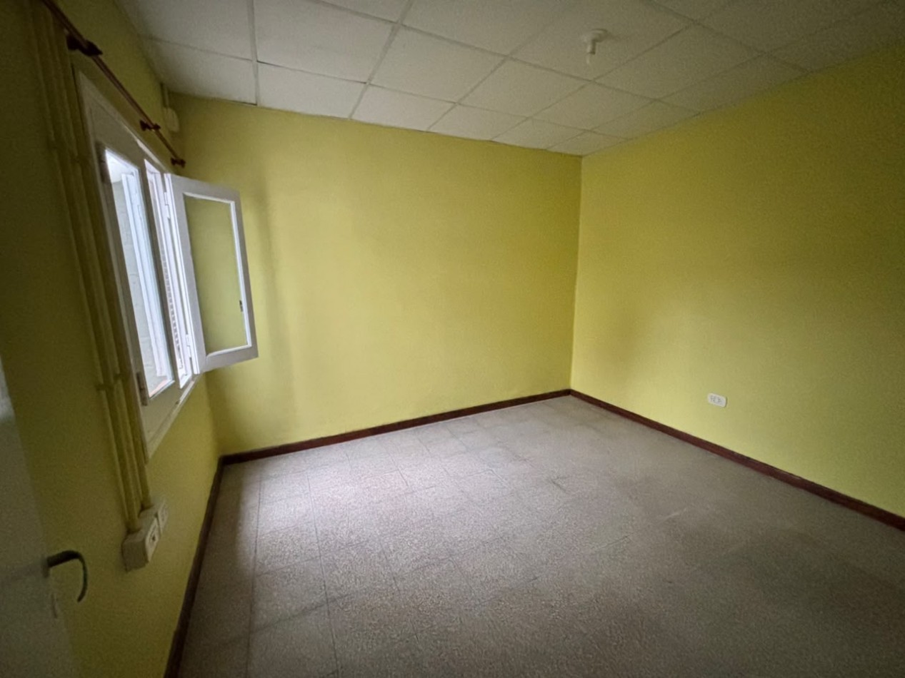 SE ALQUILA CASA DE 2 DORMITORIOS CON GARAGE