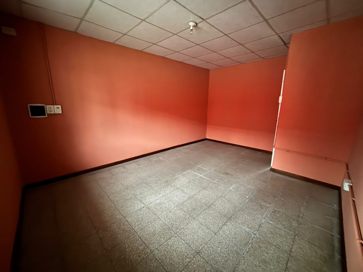 SE ALQUILA CASA DE 2 DORMITORIOS CON GARAGE