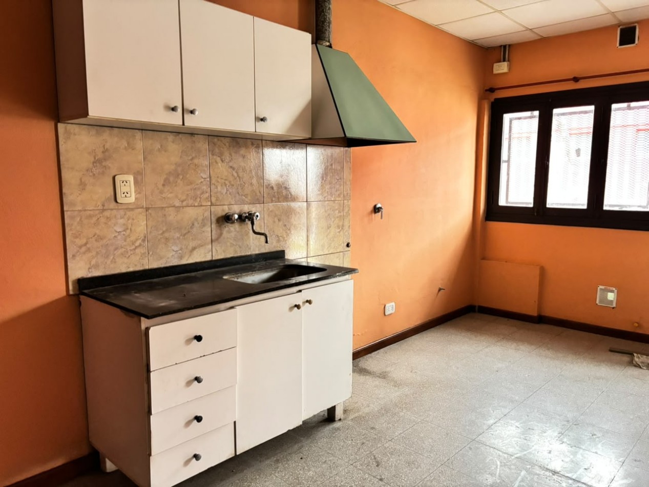SE ALQUILA CASA DE 2 DORMITORIOS CON GARAGE