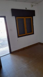 SE ALQUILA CASA DE 2 DORMITORIOS B MOSCONI