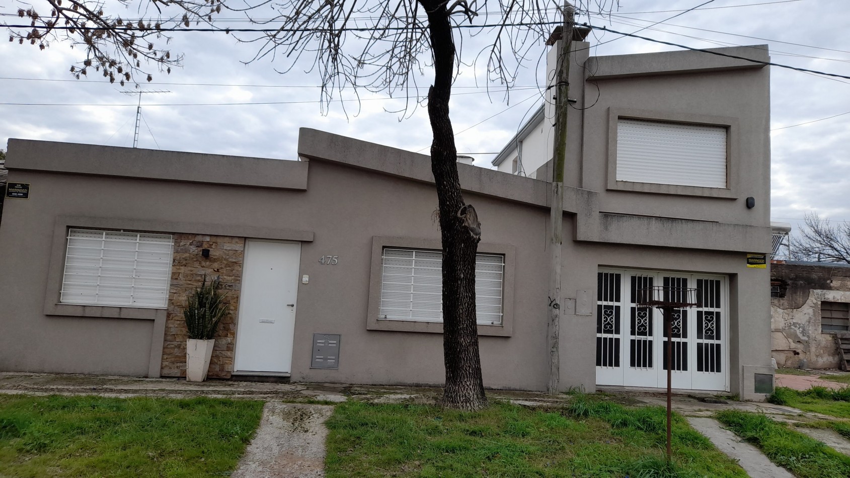 Se Alquila amplia casa ubicada en Aguado 475, Barrio Mosconi.