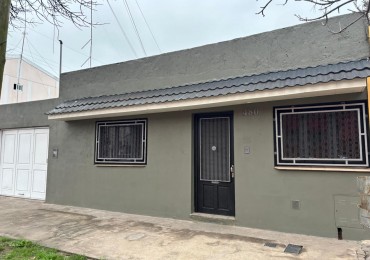 SE ALQUILA CASA DE 2 DORMITORIOS CON GARAGE
